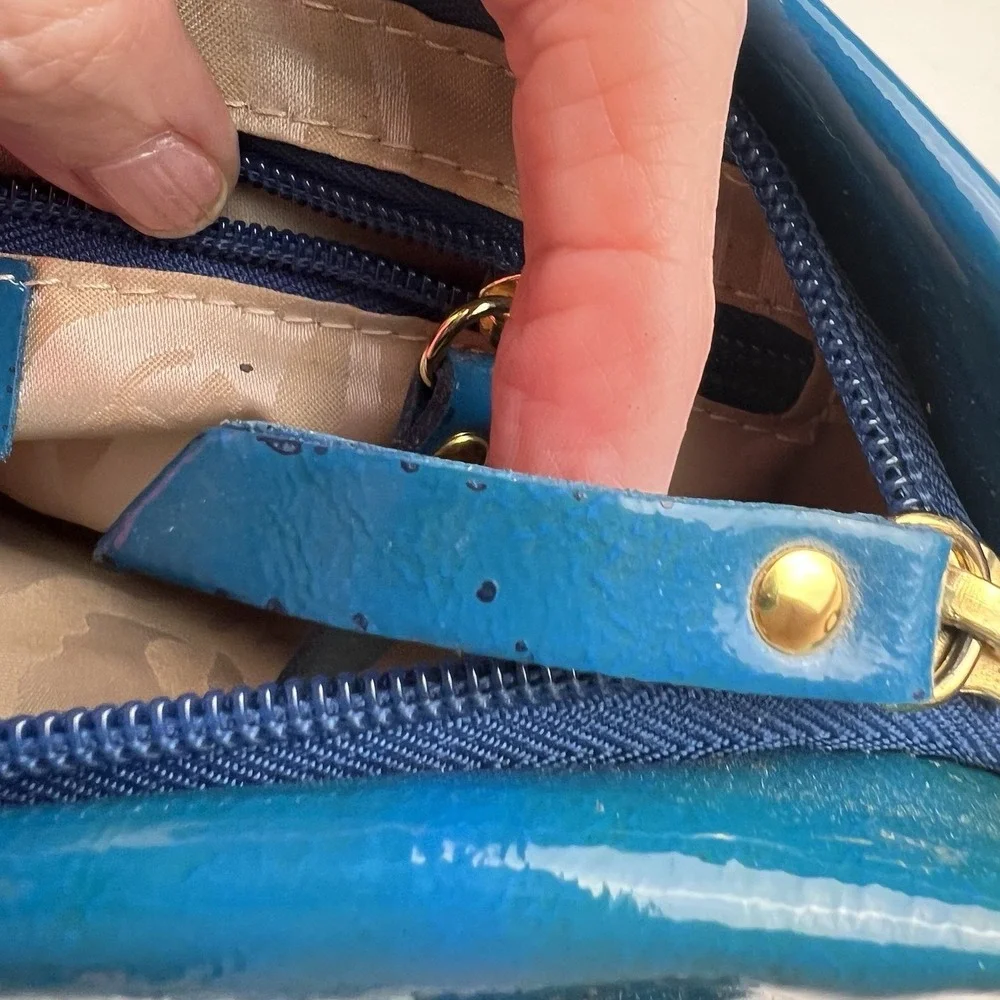 Roberta Gandolfi Italy Blue Patent Leather Chain Strap Purse Zipper Detail
